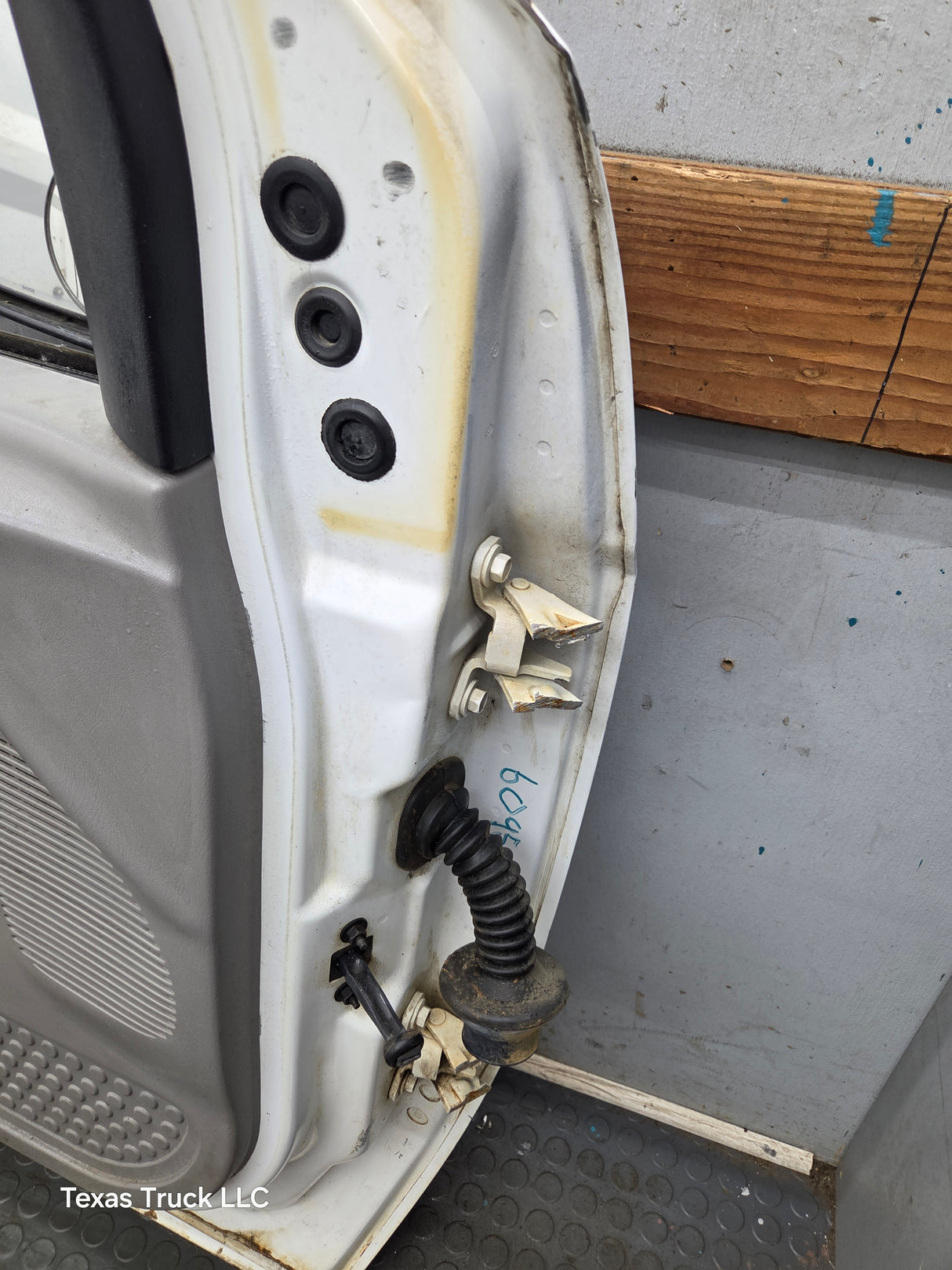 1999-2011 Ford Super Duty LH Driver Side Front Door F250 F350 F450 F550
