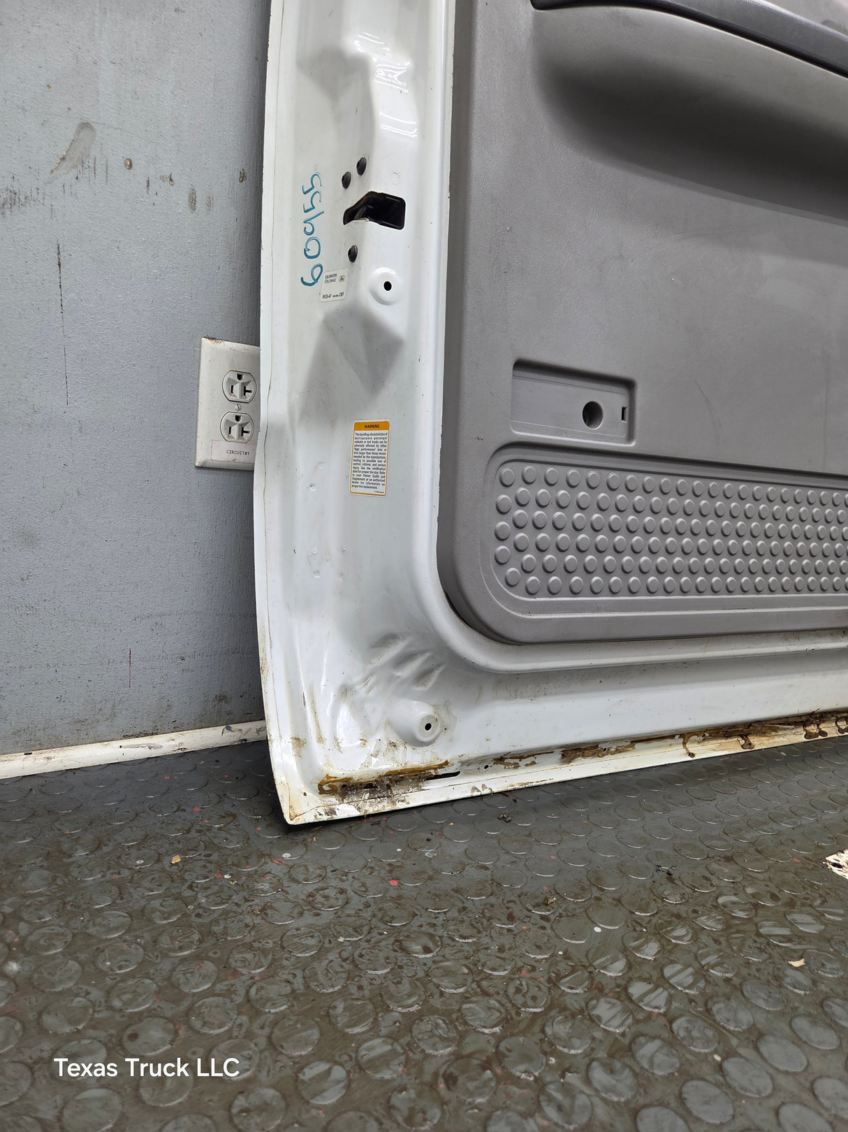 1999-2011 Ford Super Duty LH Driver Side Front Door F250 F350 F450 F550
