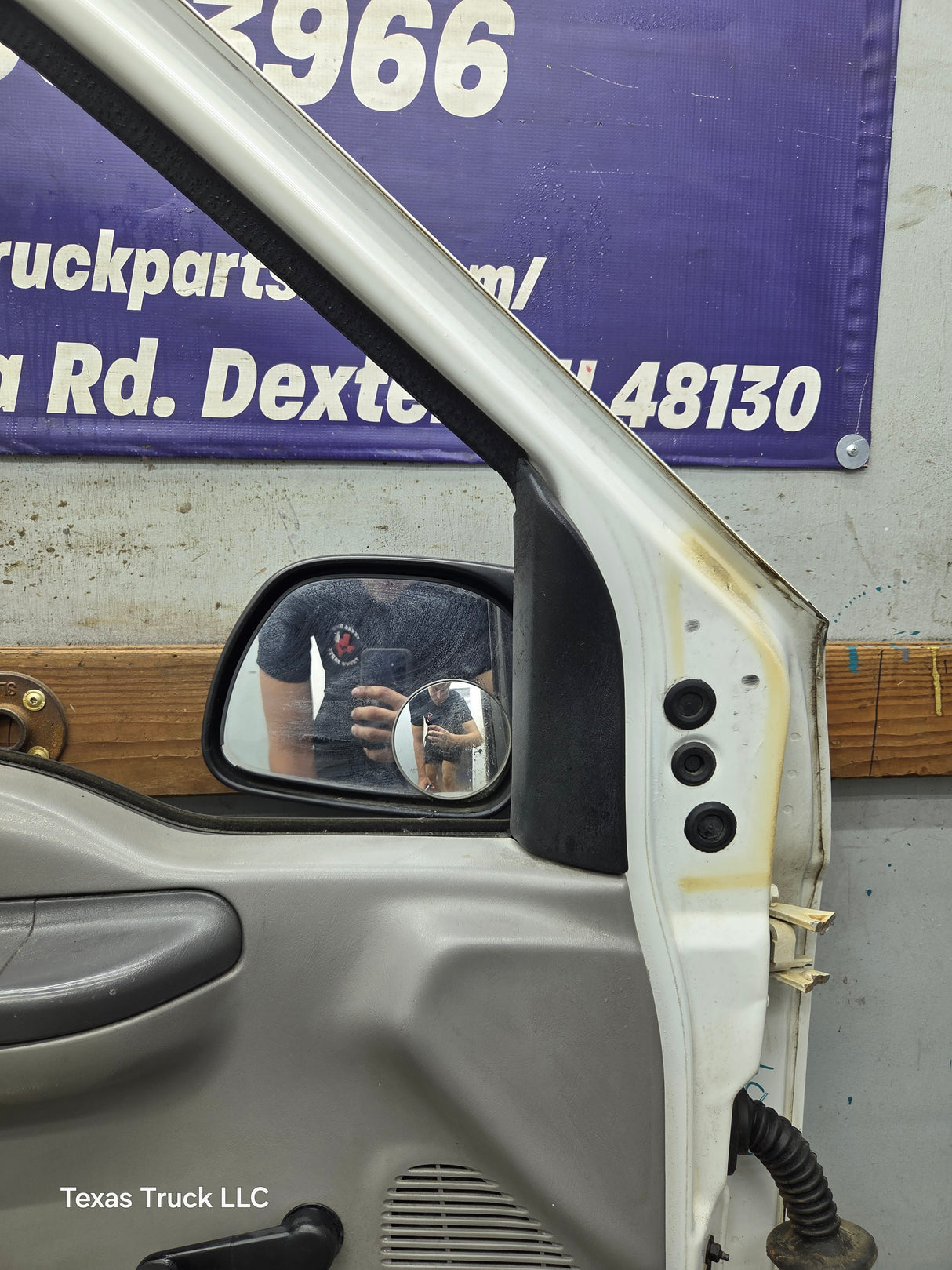 1999-2011 Ford Super Duty LH Driver Side Front Door F250 F350 F450 F550