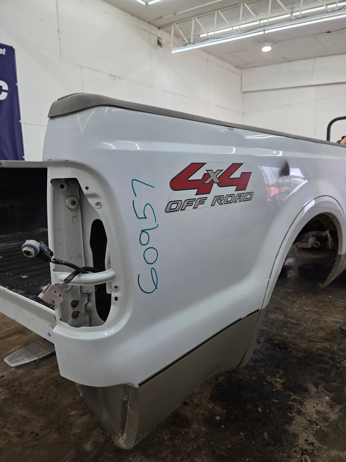 1999-2010 Ford Super Duty F250 F350 6' 9" Short Truck Bed