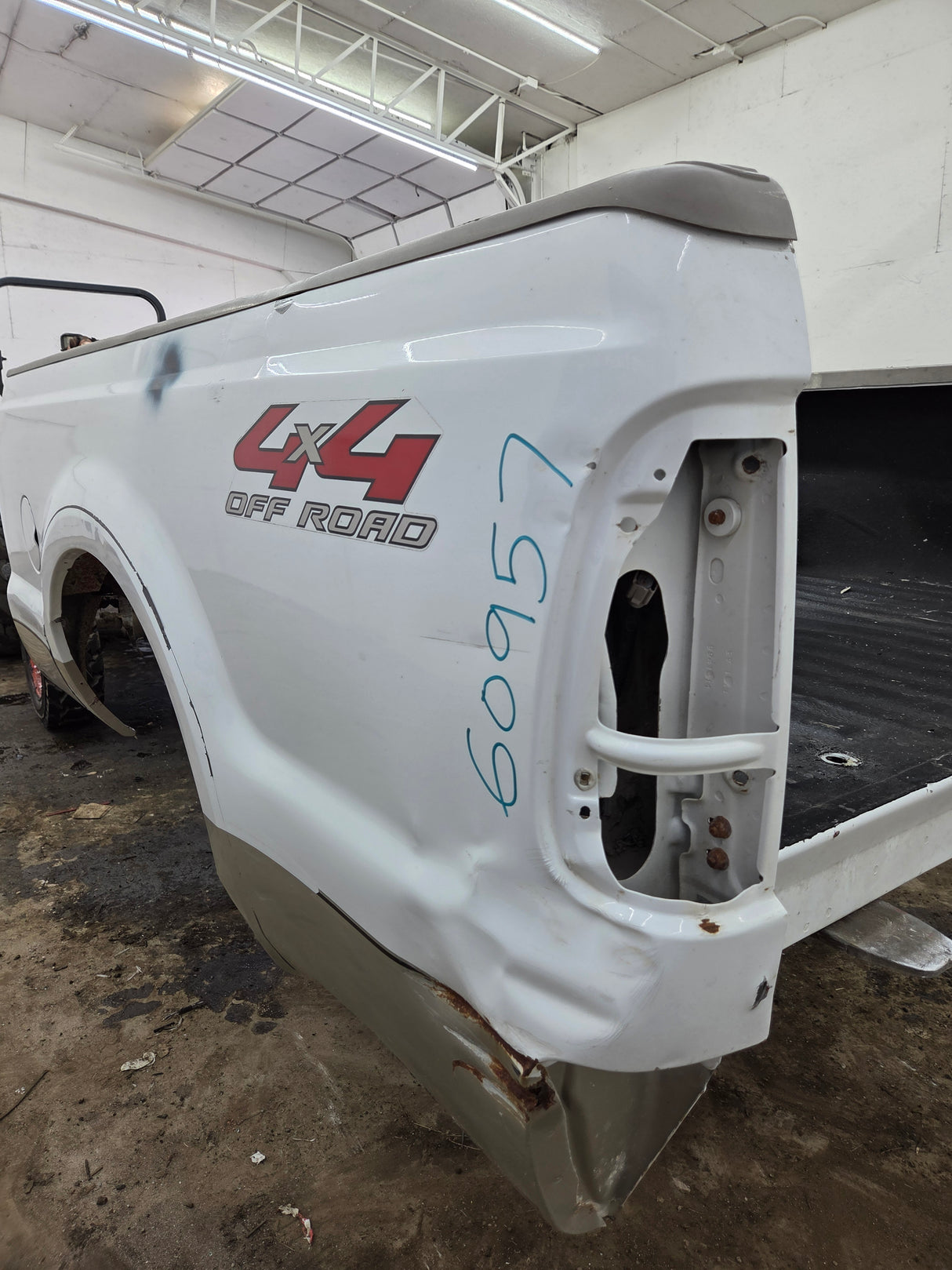 1999-2010 Ford Super Duty F250 F350 6' 9" Short Truck Bed