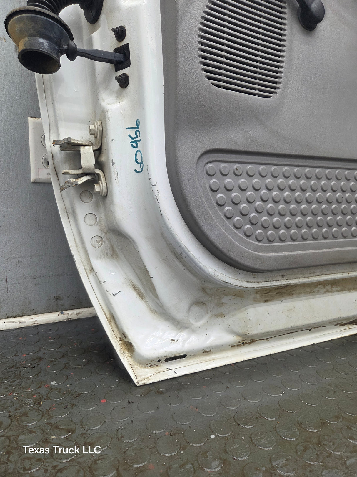 1999-2011 Ford Super Duty / Excursion Front Passenger Side RH Door F250 F350 F450 F550