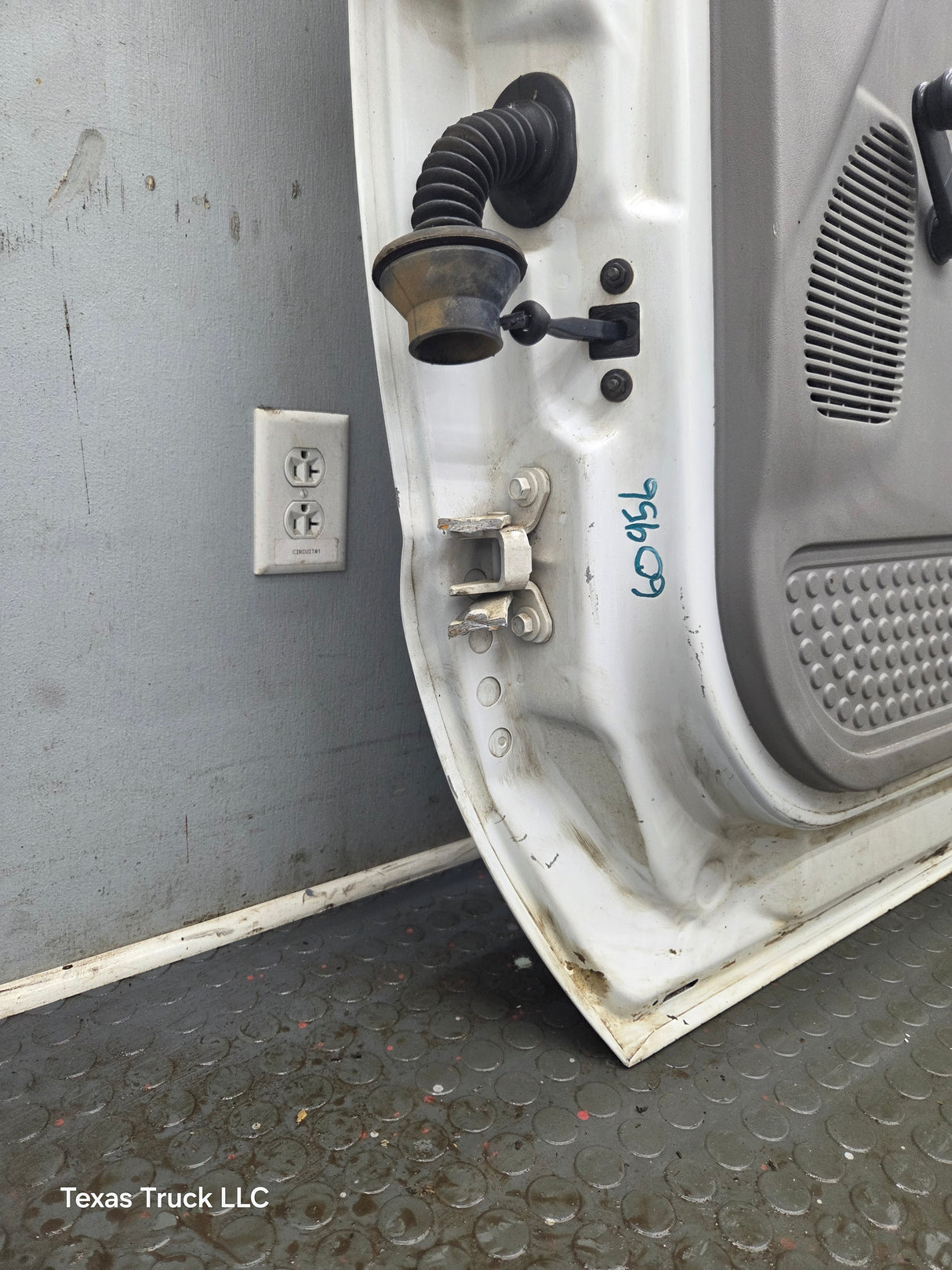 1999-2011 Ford Super Duty / Excursion Front Passenger Side RH Door F250 F350 F450 F550