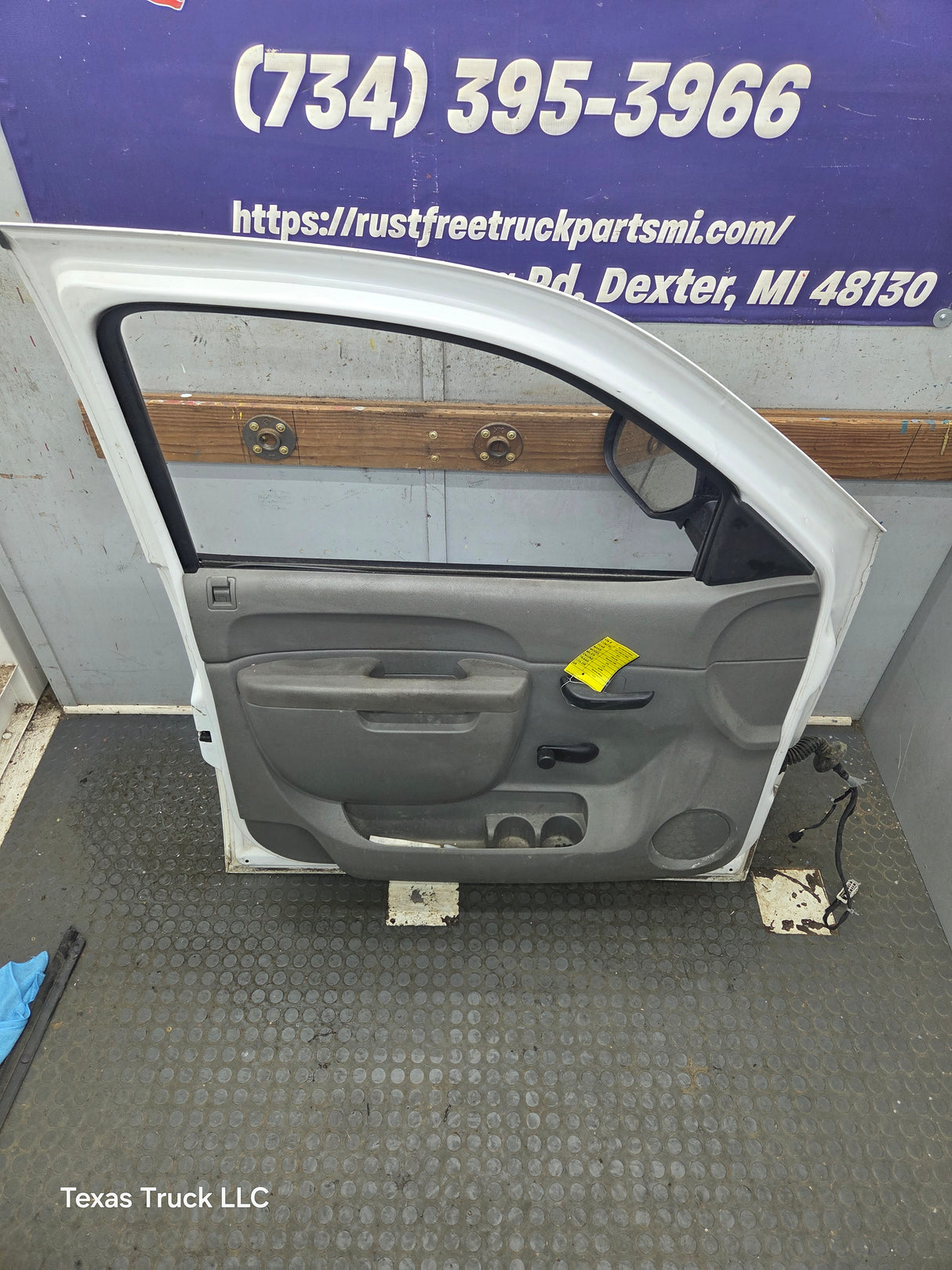 2007-2013 Chevrolet Silverado / GMC Sierra 1500 2500 3500 HD LH Front Driver Side Door