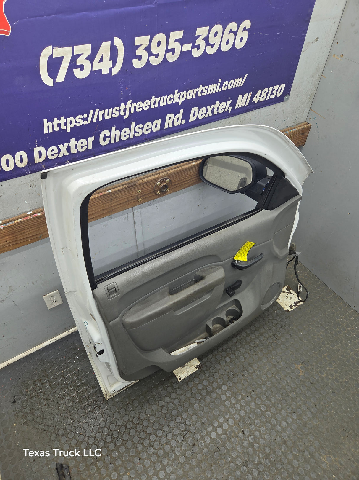 2007-2013 Chevrolet Silverado / GMC Sierra 1500 2500 3500 HD LH Front Driver Side Door