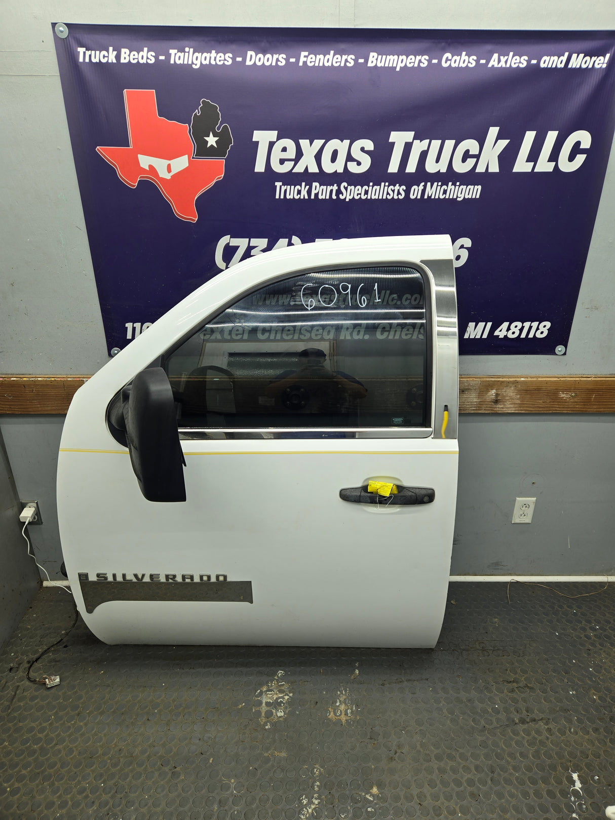 2007-2013 Chevrolet Silverado / GMC Sierra 1500 2500 3500 HD LH Front Driver Side Door