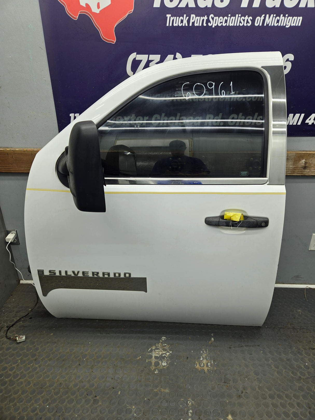 2007-2013 Chevrolet Silverado / GMC Sierra 1500 2500 3500 HD LH Front Driver Side Door