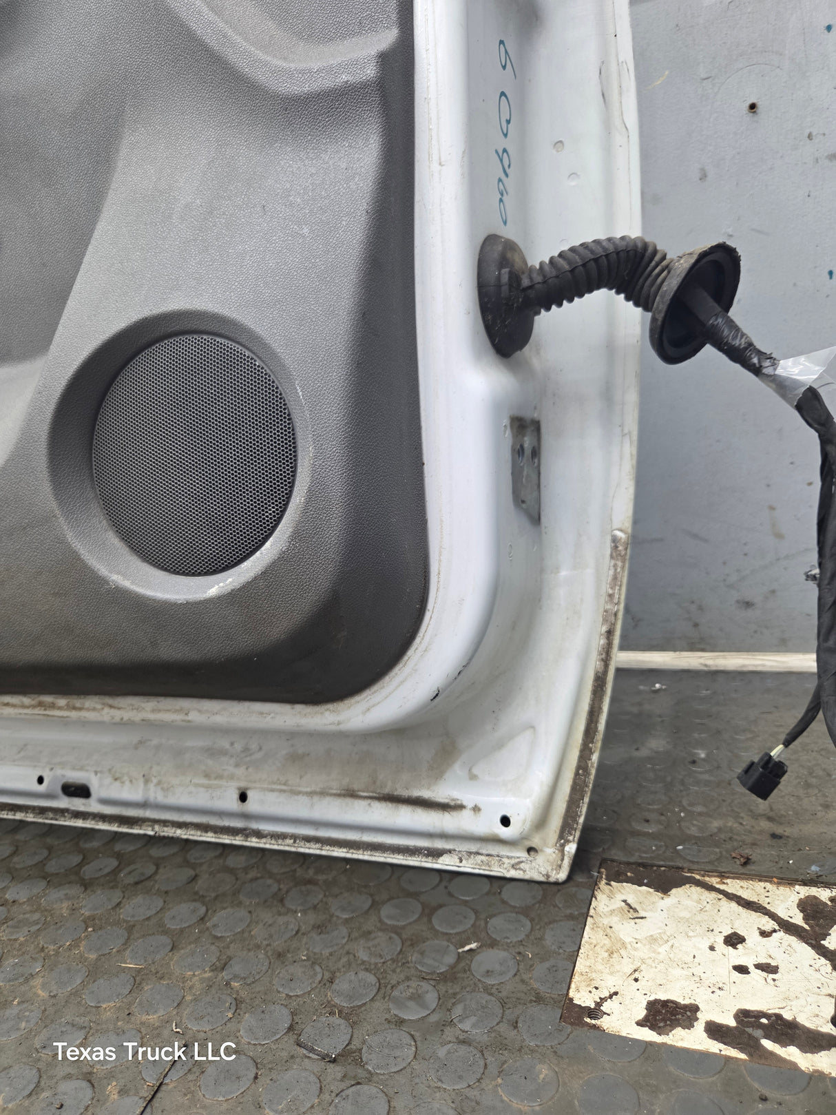 2007-2013 Chevrolet Silverado / GMC Sierra 1500 2500 3500 HD LH Front Driver Side Door