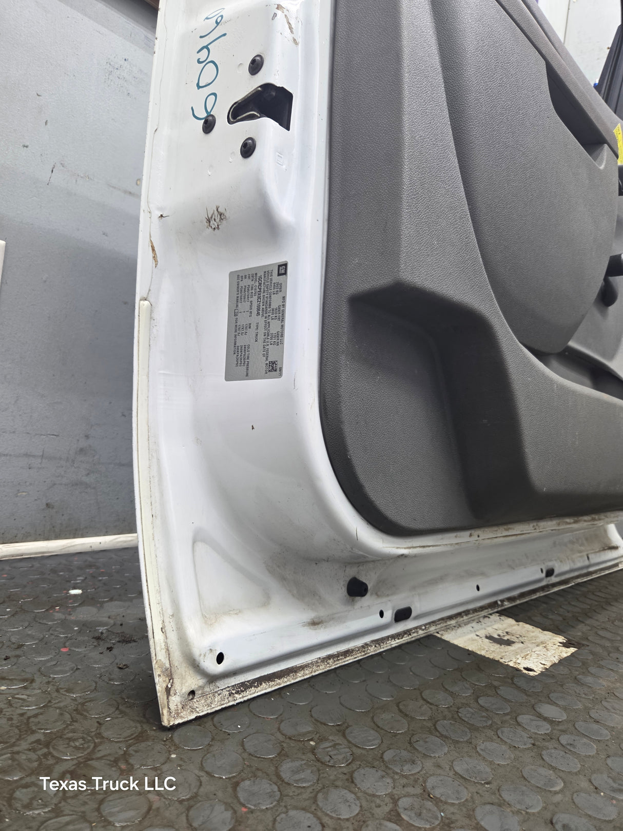 2007-2013 Chevrolet Silverado / GMC Sierra 1500 2500 3500 HD LH Front Driver Side Door