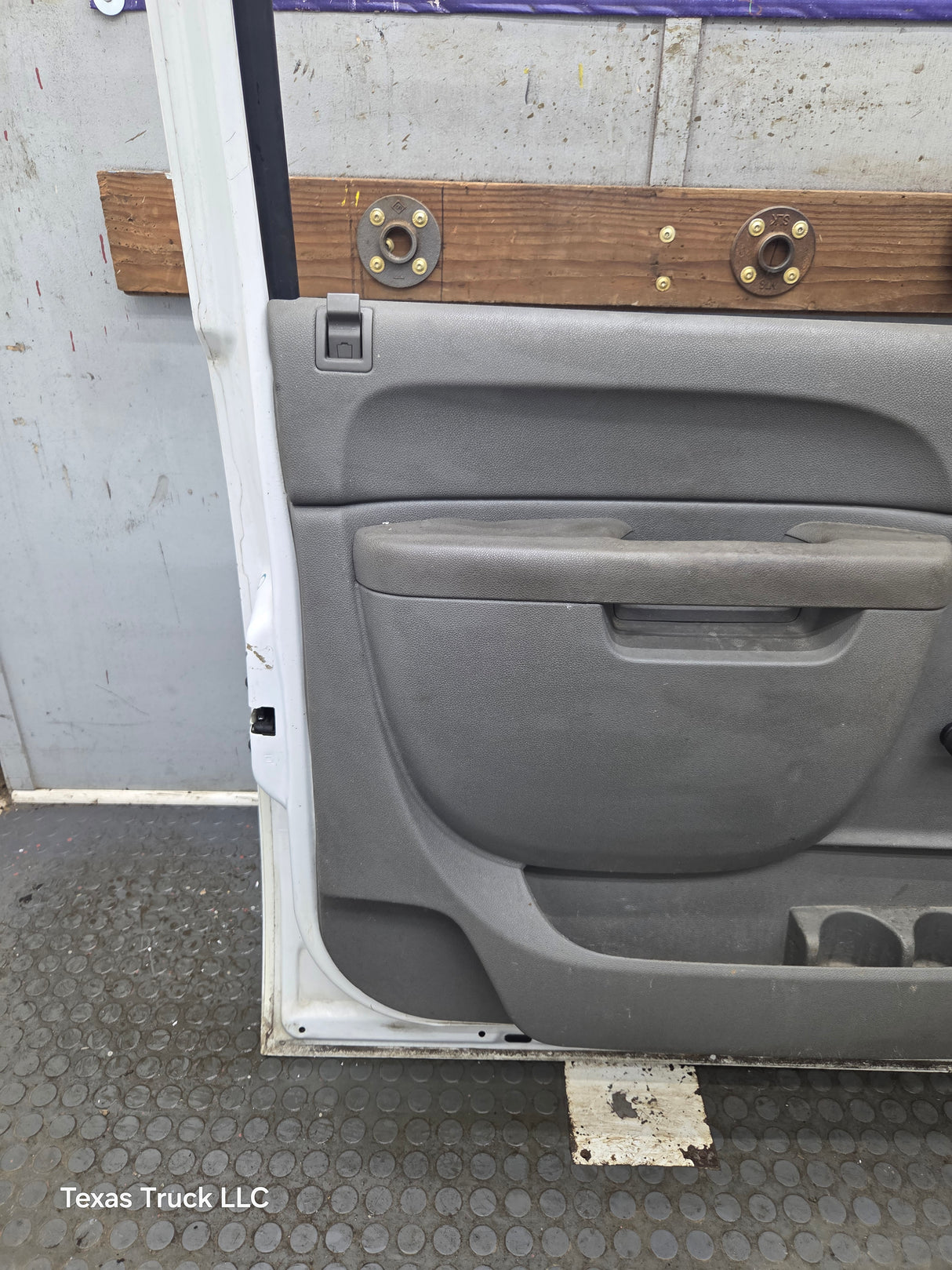 2007-2013 Chevrolet Silverado / GMC Sierra 1500 2500 3500 HD LH Front Driver Side Door