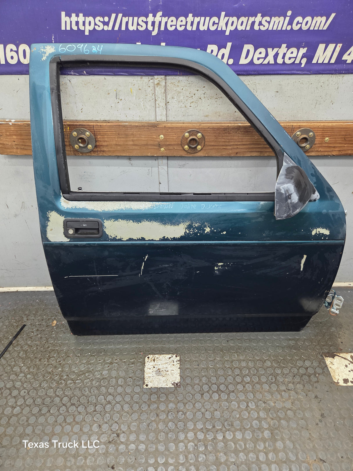 1992-1996 Dodge Dakota RH Passenger Side Front Door
