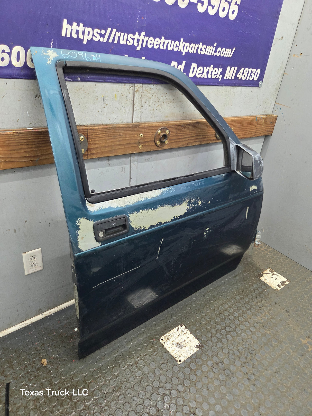 1992-1996 Dodge Dakota RH Passenger Side Front Door