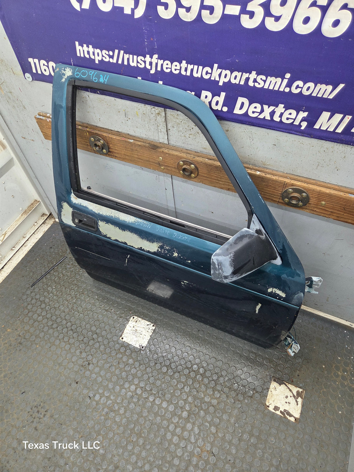 1992-1996 Dodge Dakota RH Passenger Side Front Door