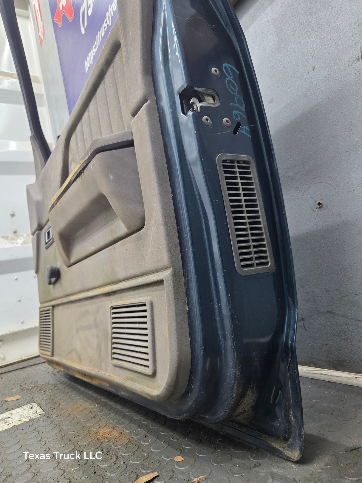 1992-1996 Dodge Dakota RH Passenger Side Front Door