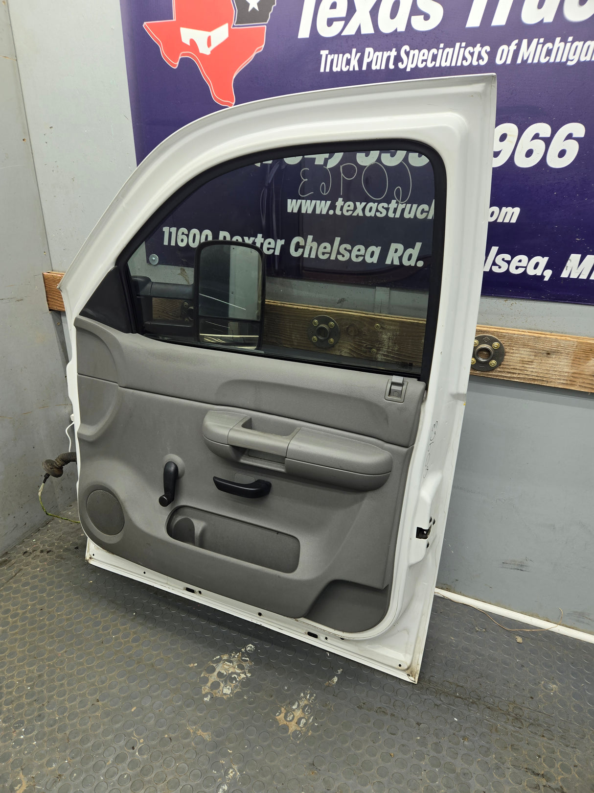 2007-2013 Chevrolet Silverado / GMC Sierra 1500 2500 3500 HD RH Front Passenger Side Door