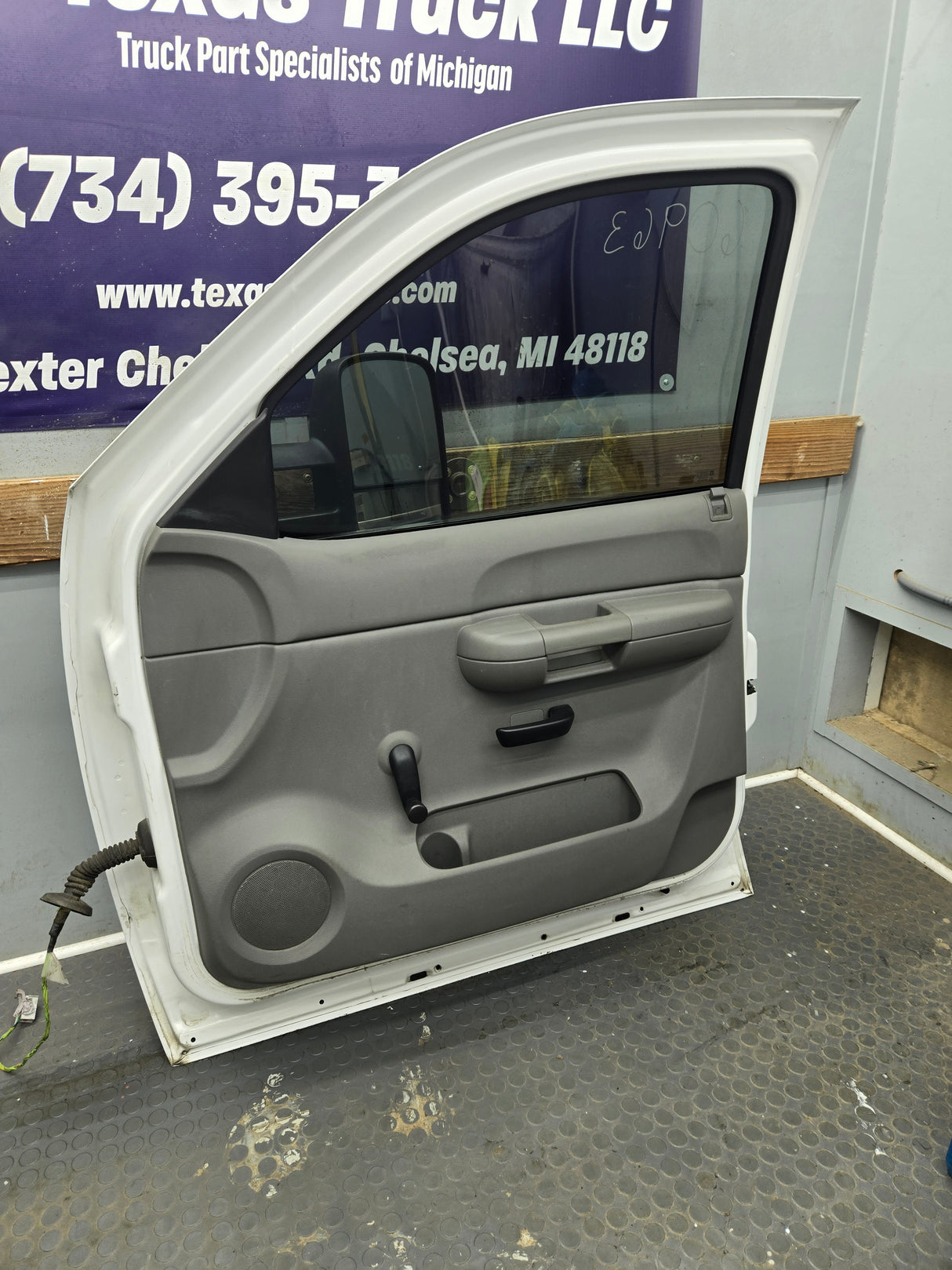 2007-2013 Chevrolet Silverado / GMC Sierra 1500 2500 3500 HD RH Front Passenger Side Door