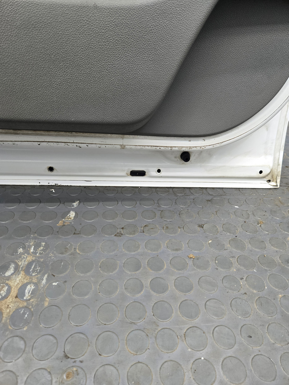 2007-2013 Chevrolet Silverado / GMC Sierra 1500 2500 3500 HD RH Front Passenger Side Door
