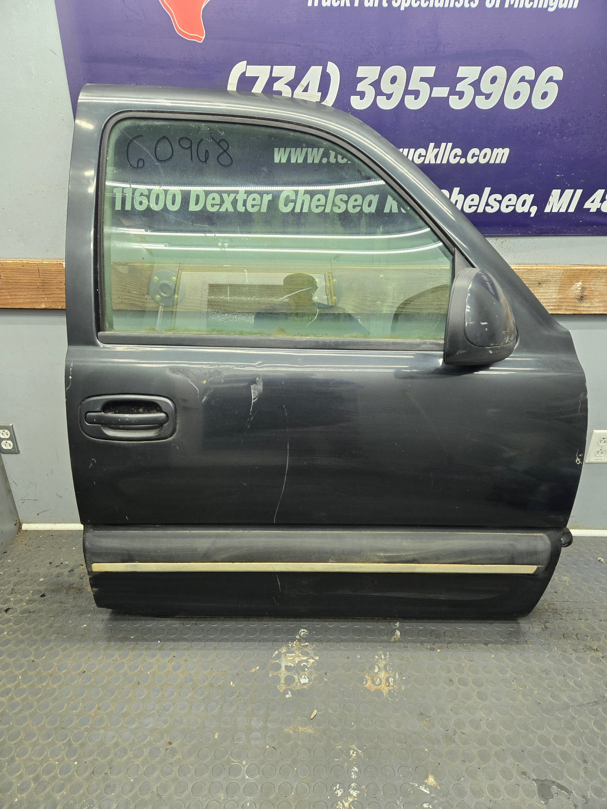 1999-2006 Chevrolet Silverado / GMC Sierra 1500 2500 3500 HD Front Passenger side Door RH