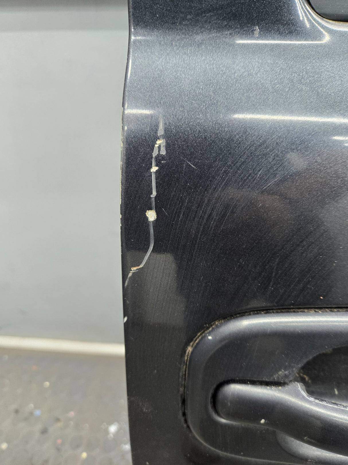1999-2006 Chevrolet Silverado / GMC Sierra 1500 2500 3500 HD Front Passenger side Door RH