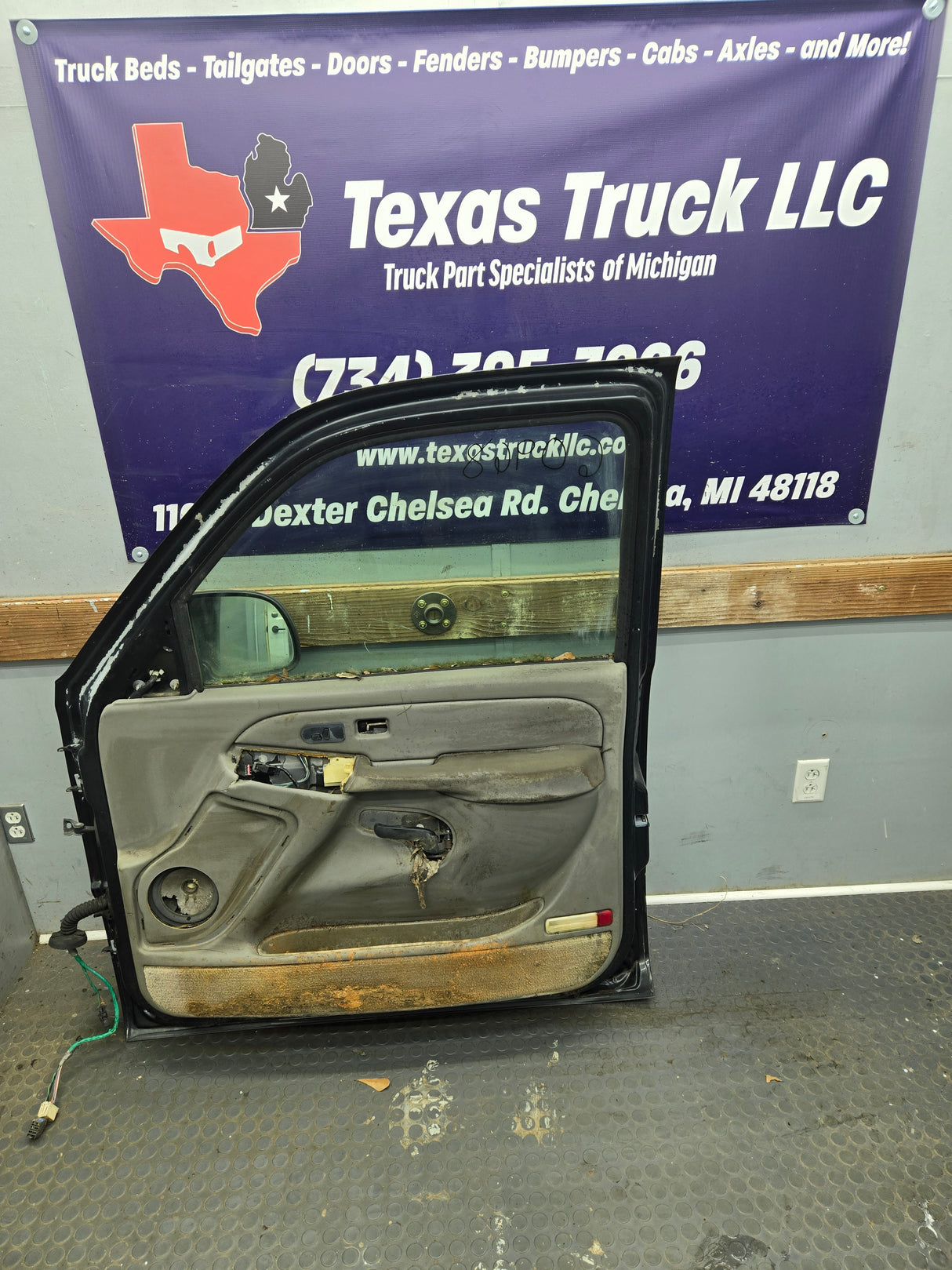 1999-2006 Chevrolet Silverado / GMC Sierra 1500 2500 3500 HD Front Passenger side Door RH