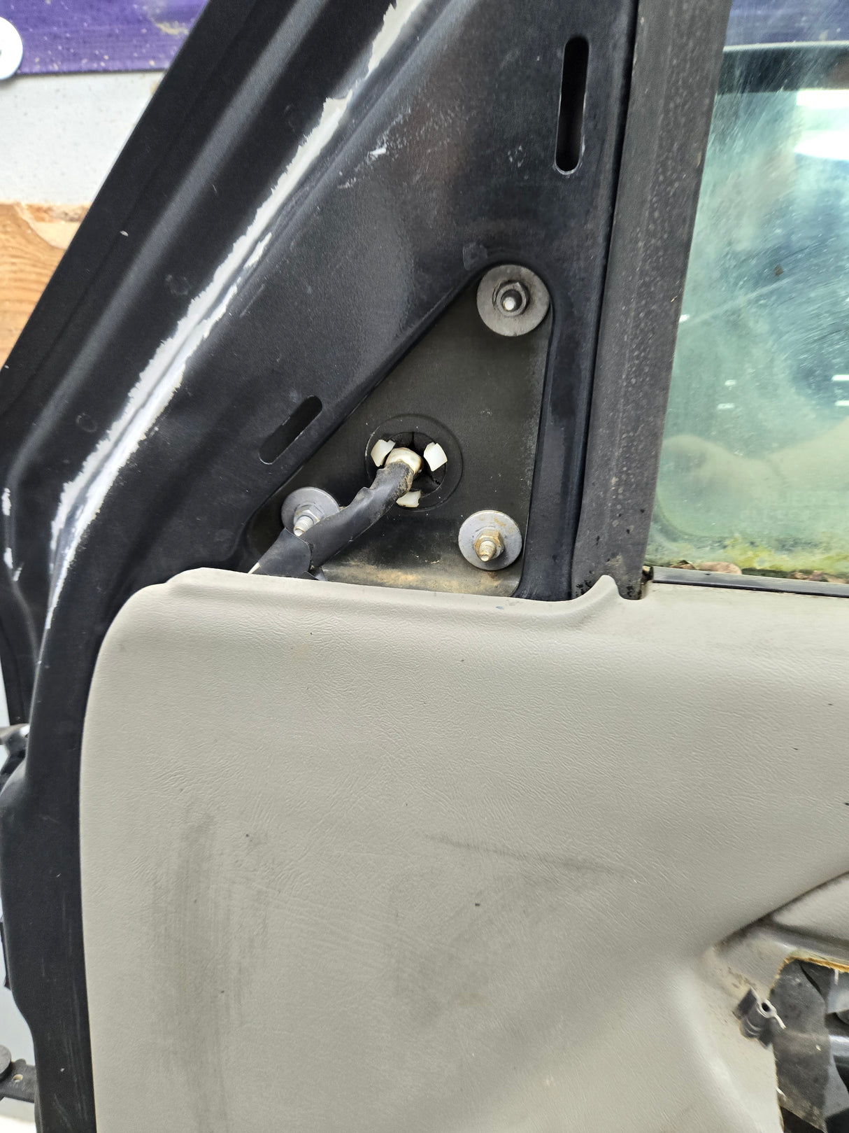 1999-2006 Chevrolet Silverado / GMC Sierra 1500 2500 3500 HD Front Passenger side Door RH