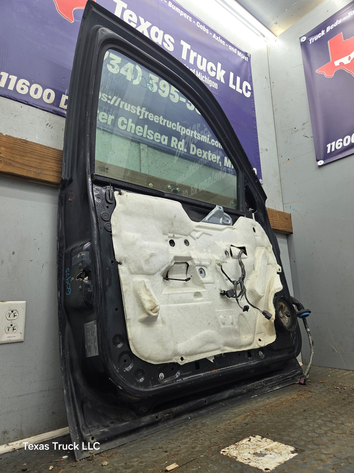 2007-2013 Chevrolet Silverado / GMC Sierra 1500 2500 3500 HD LH Front Driver Side Door