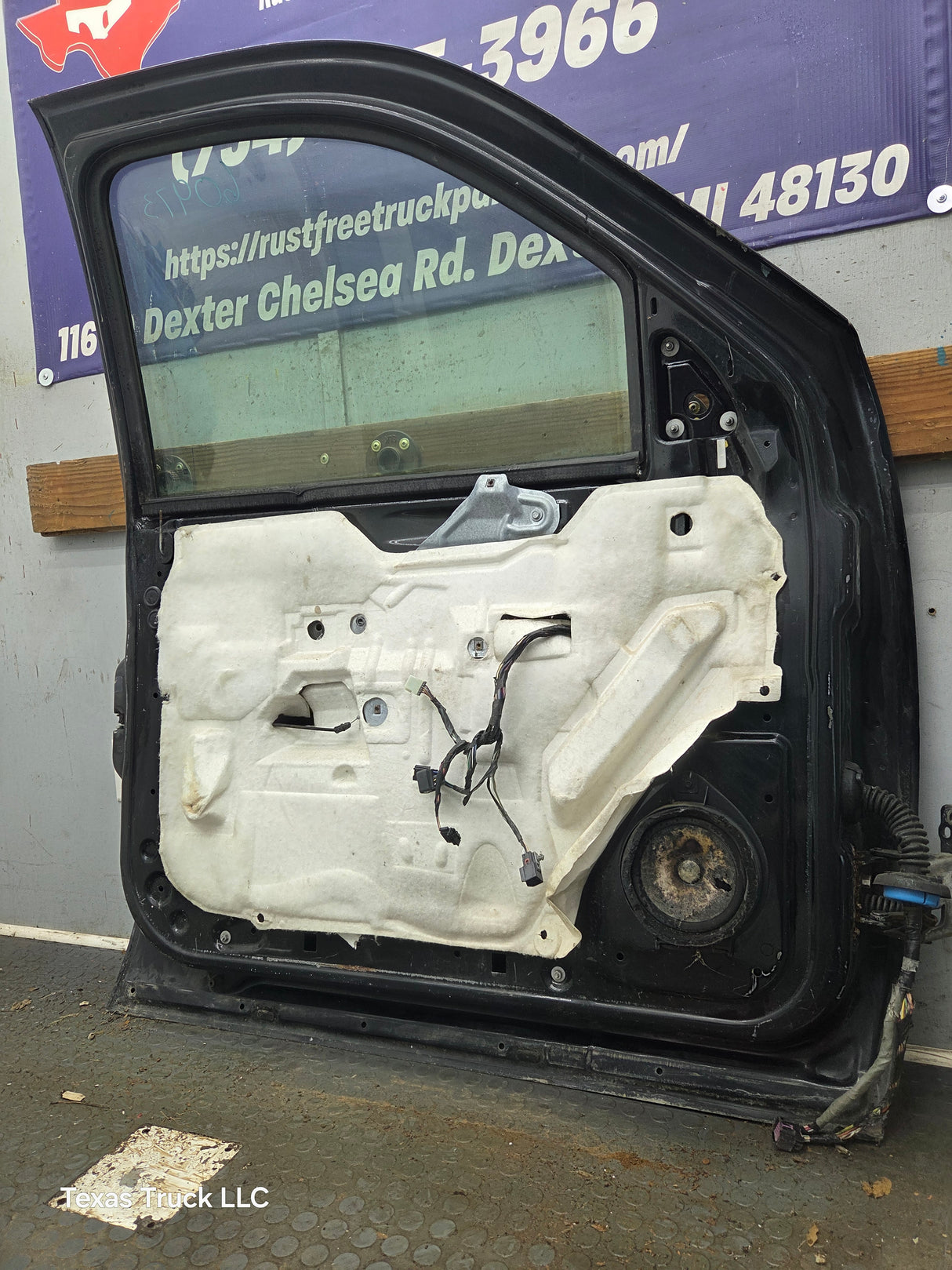 2007-2013 Chevrolet Silverado / GMC Sierra 1500 2500 3500 HD LH Front Driver Side Door