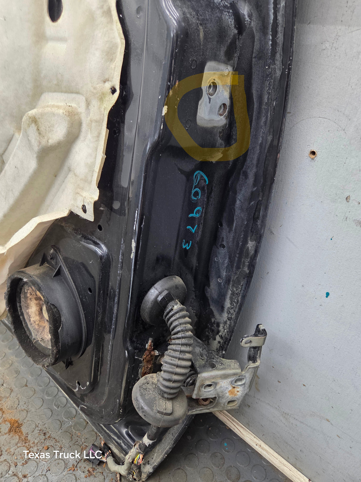 2007-2013 Chevrolet Silverado / GMC Sierra 1500 2500 3500 HD LH Front Driver Side Door