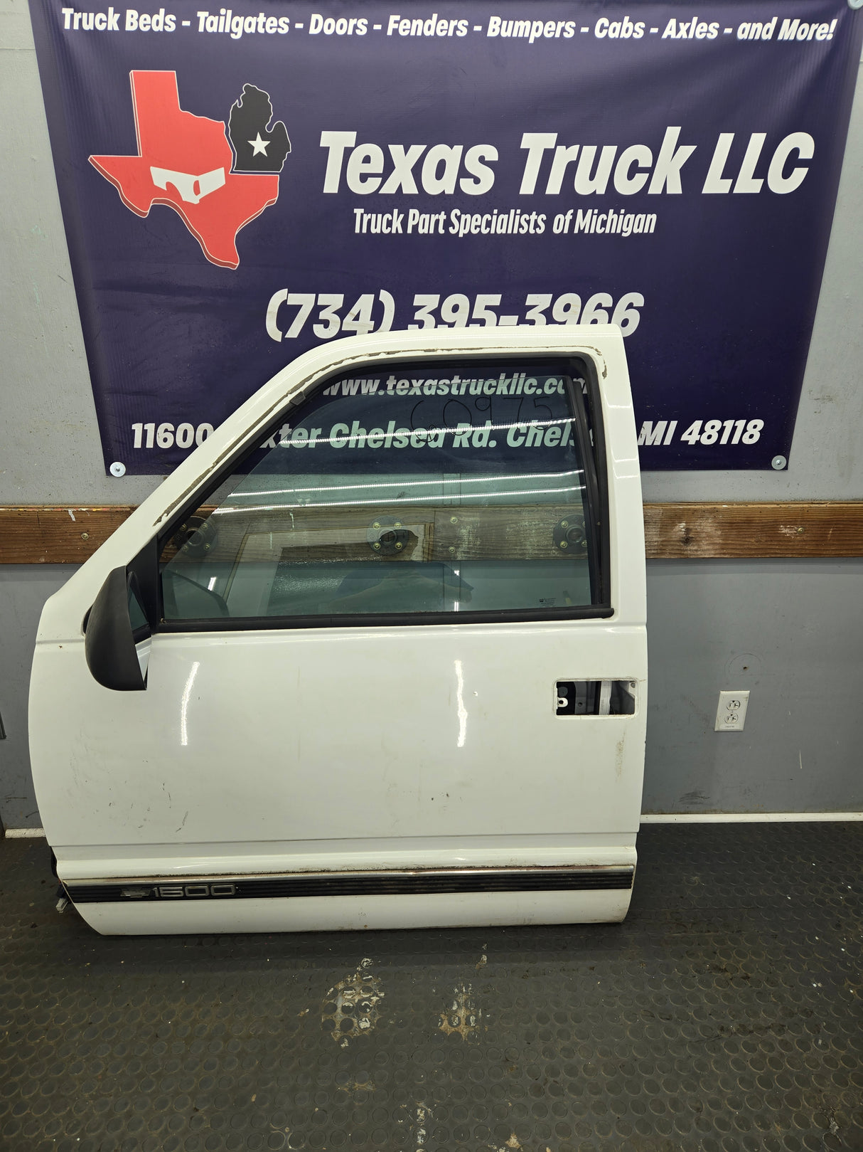 1988-2000 Chevrolet Silverado Suburban GMC Sierra LH Front Driver Side Door