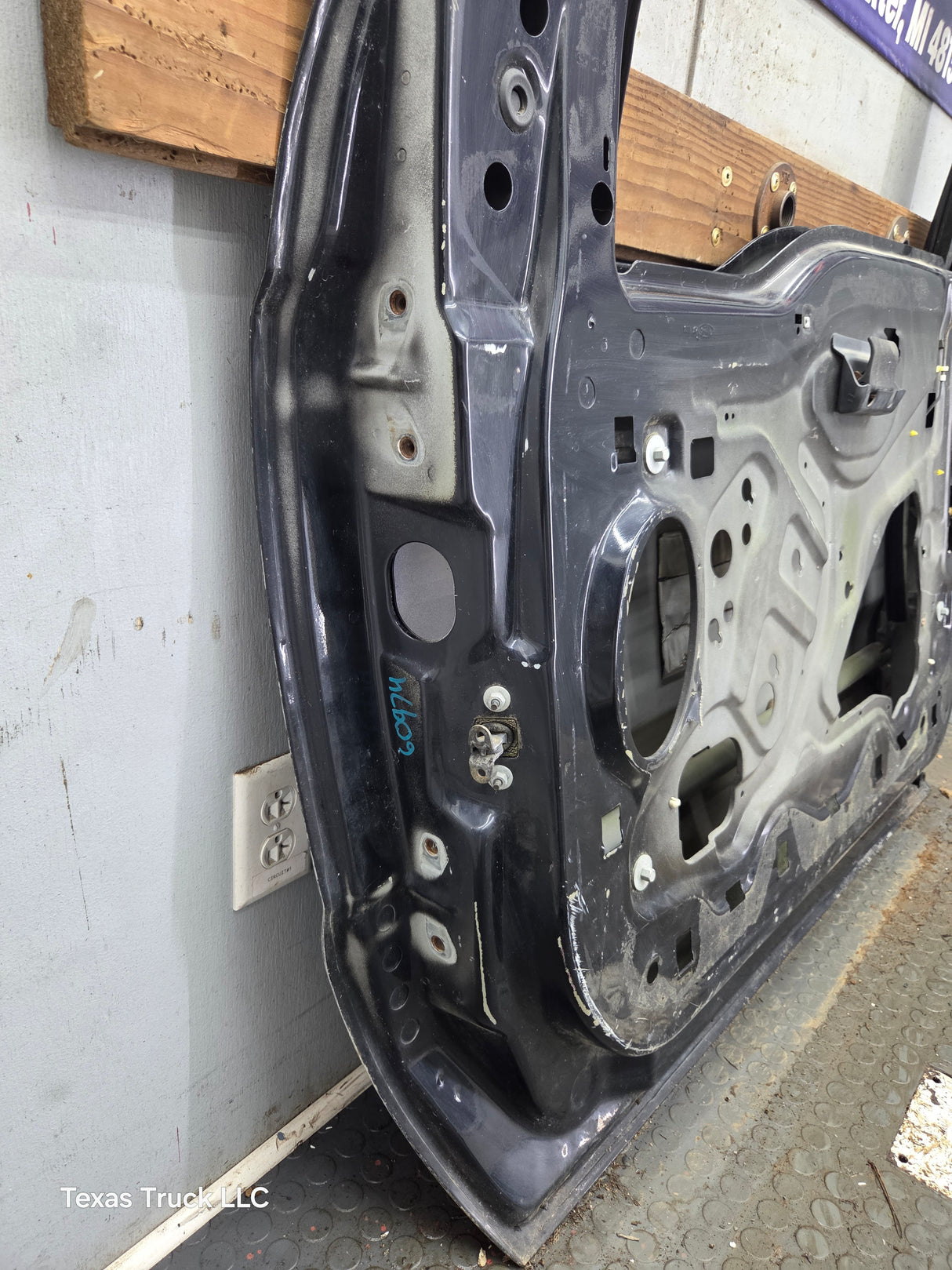 1999-2011 Ford Super Duty / Excursion Front Passenger Side RH Door F250 F350 F450 F550