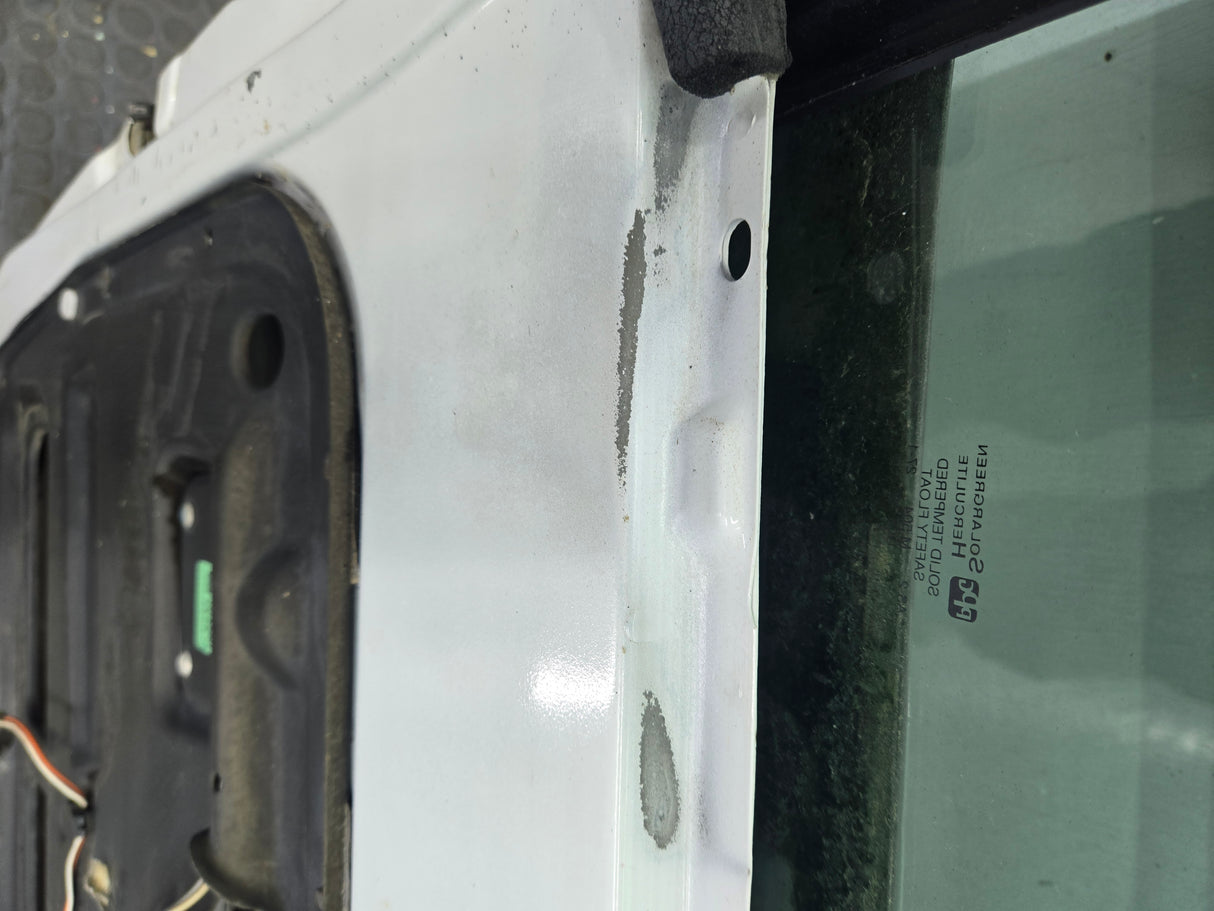 1988-2000 Chevrolet Silverado Suburban GMC Sierra LH Front Driver Side Door