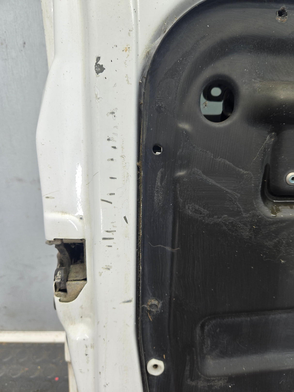 1988-2000 Chevrolet Silverado Suburban GMC Sierra LH Front Driver Side Door
