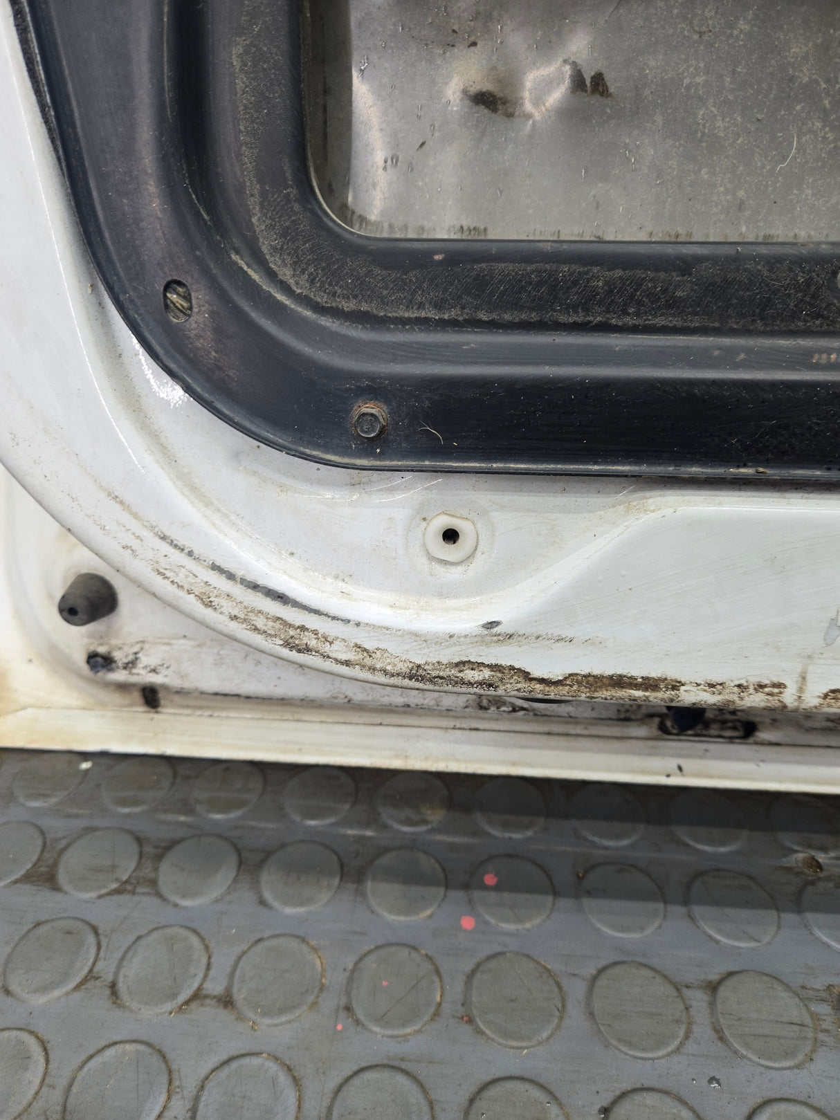 1988-2000 Chevrolet Silverado Suburban GMC Sierra LH Front Driver Side Door