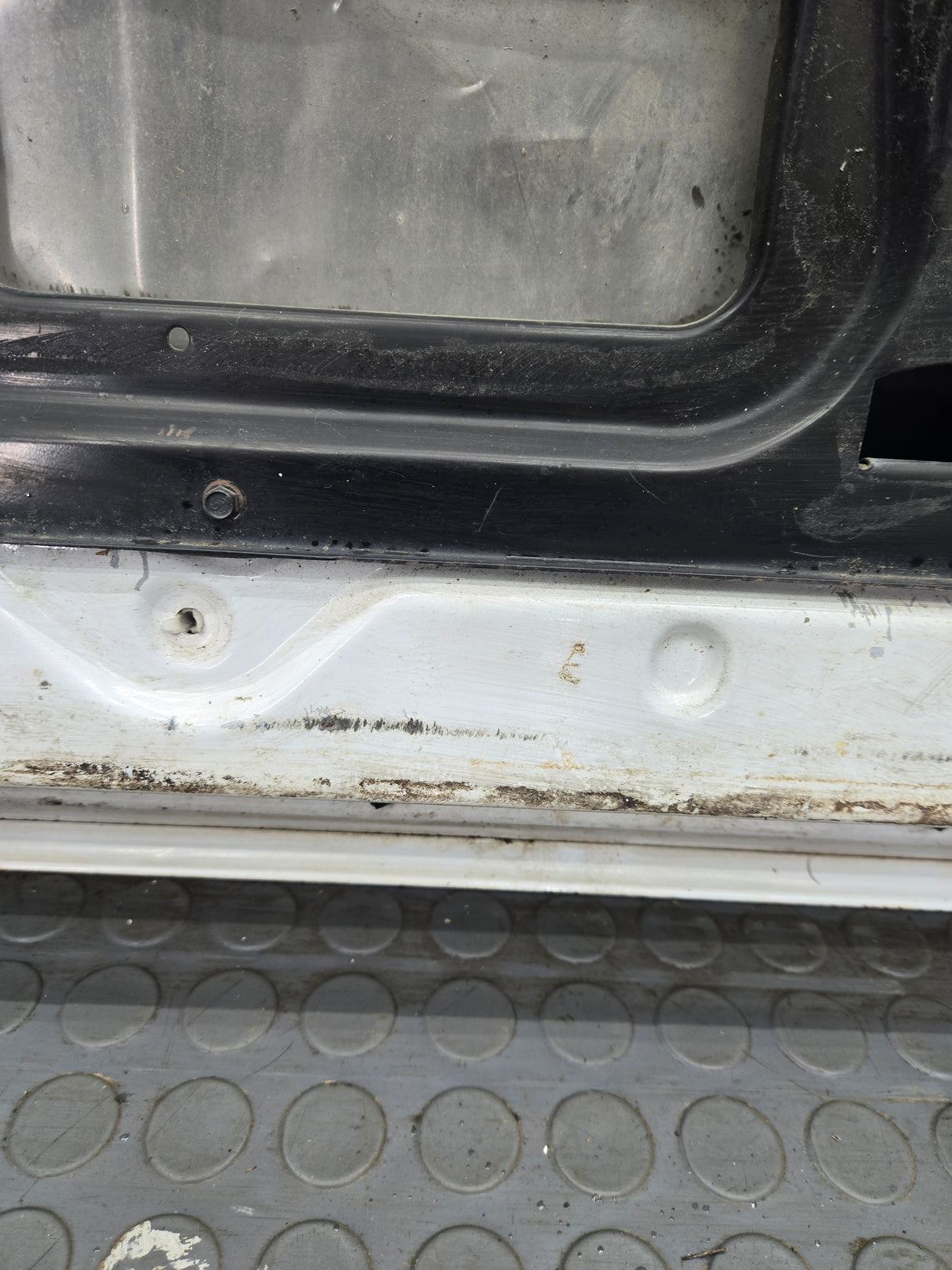 1988-2000 Chevrolet Silverado Suburban GMC Sierra LH Front Driver Side Door