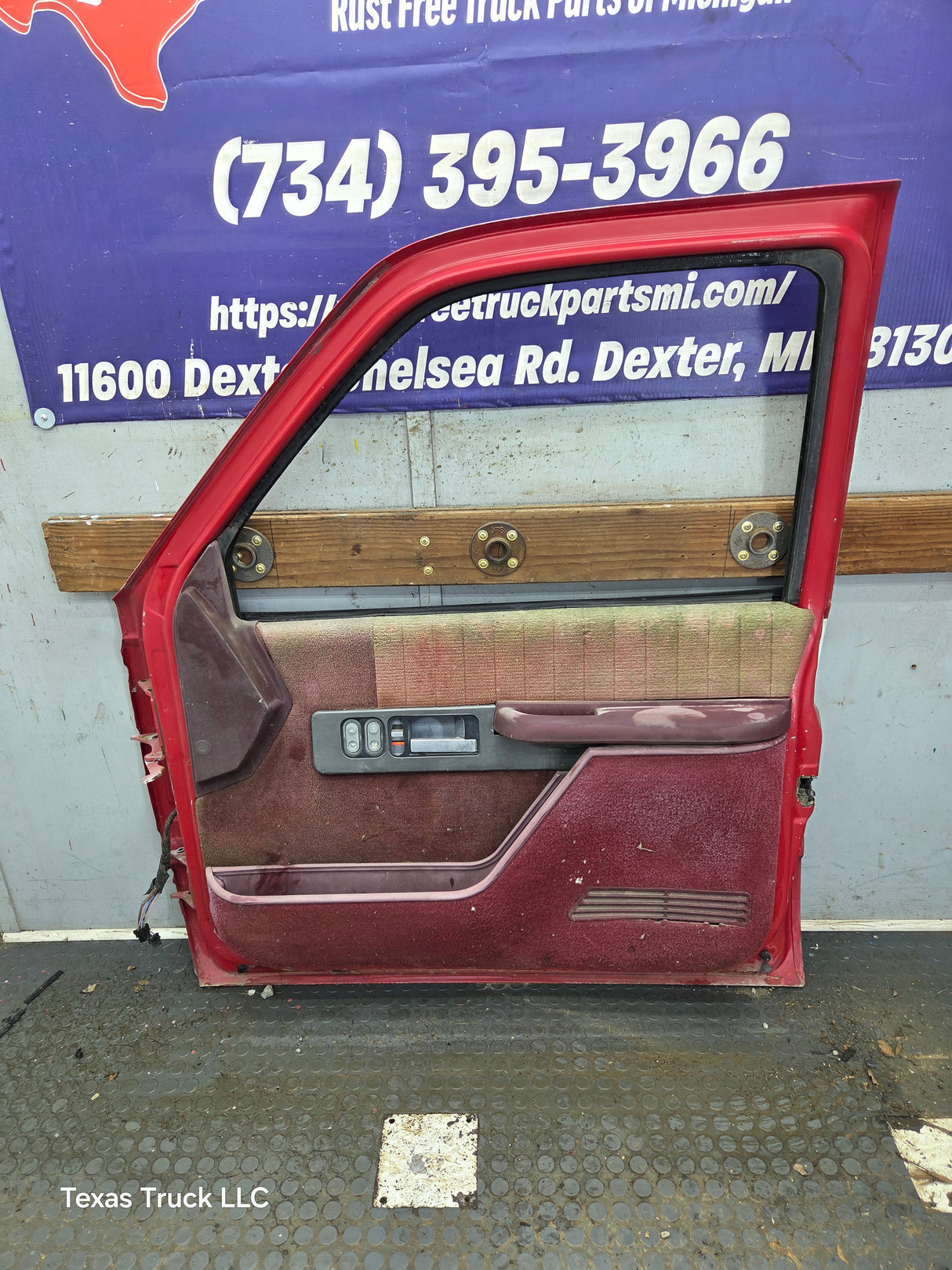 1988-2000 Chevrolet Silverado Suburban GMC Sierra RH Front Passenger Door