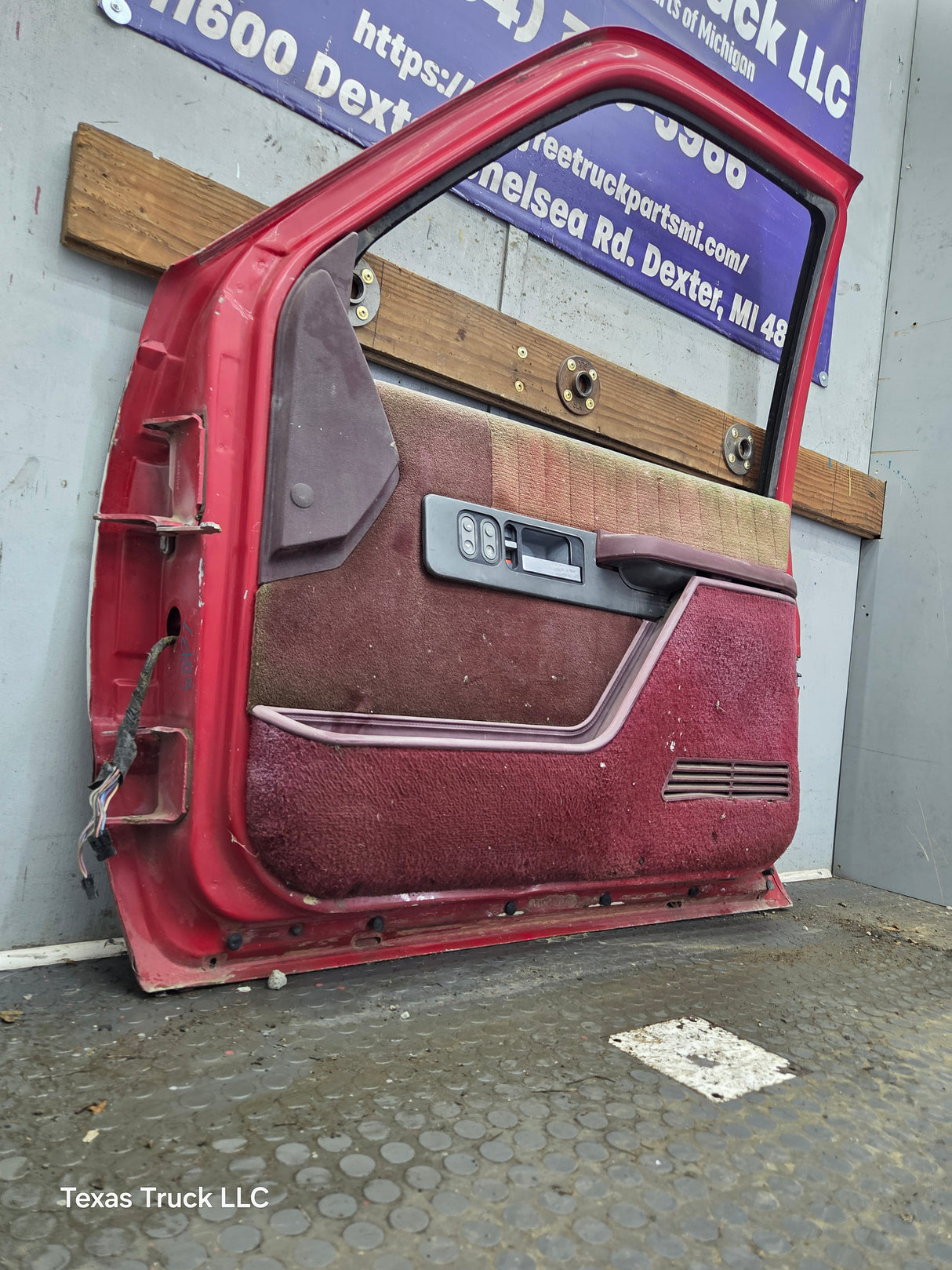 1988-2000 Chevrolet Silverado Suburban GMC Sierra RH Front Passenger Door