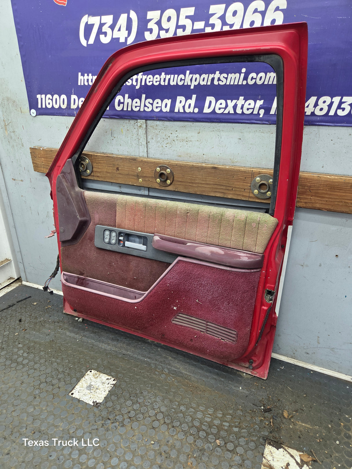 1988-2000 Chevrolet Silverado Suburban GMC Sierra RH Front Passenger Door
