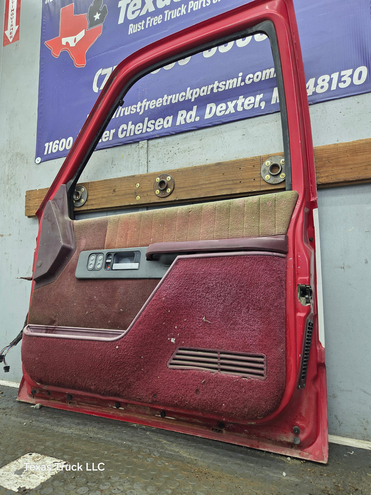 1988-2000 Chevrolet Silverado Suburban GMC Sierra RH Front Passenger Door