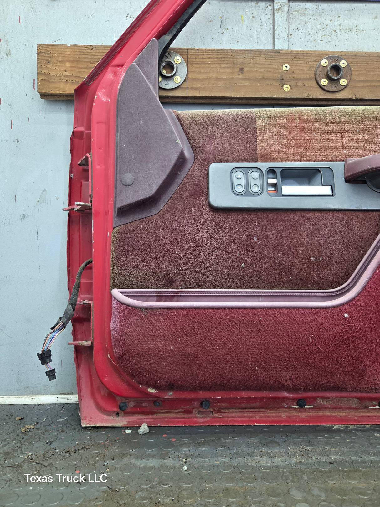 1988-2000 Chevrolet Silverado Suburban GMC Sierra RH Front Passenger Door