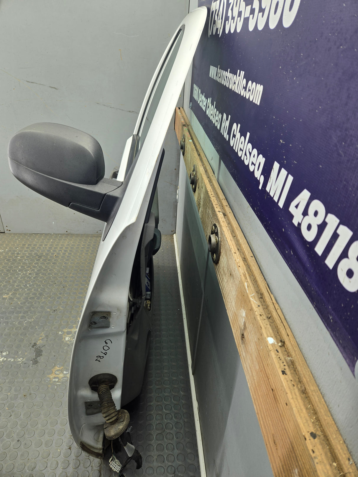 2007-2013 Chevrolet Silverado / GMC Sierra 1500 2500 3500 HD RH Front Passenger Side Door