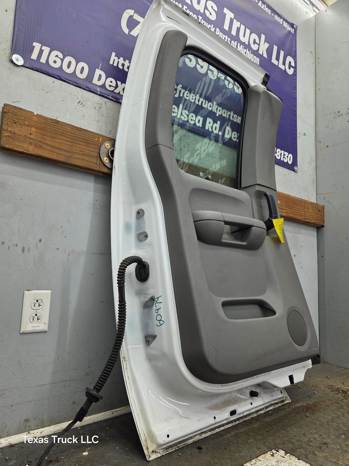 2007-2013 Chevrolet Silverado / GMC Sierra 1500 2500 3500 HD Driver Side Extended Cab LH Rear Door