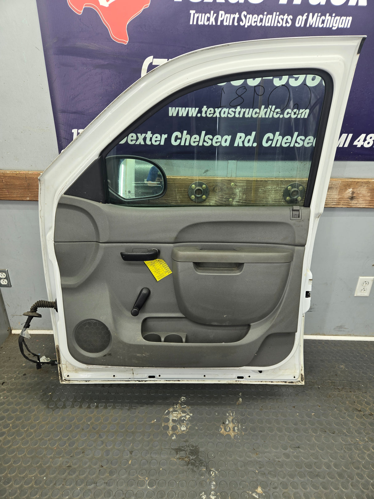2007-2013 Chevrolet Silverado / GMC Sierra 1500 2500 3500 HD RH Front Passenger Side Door