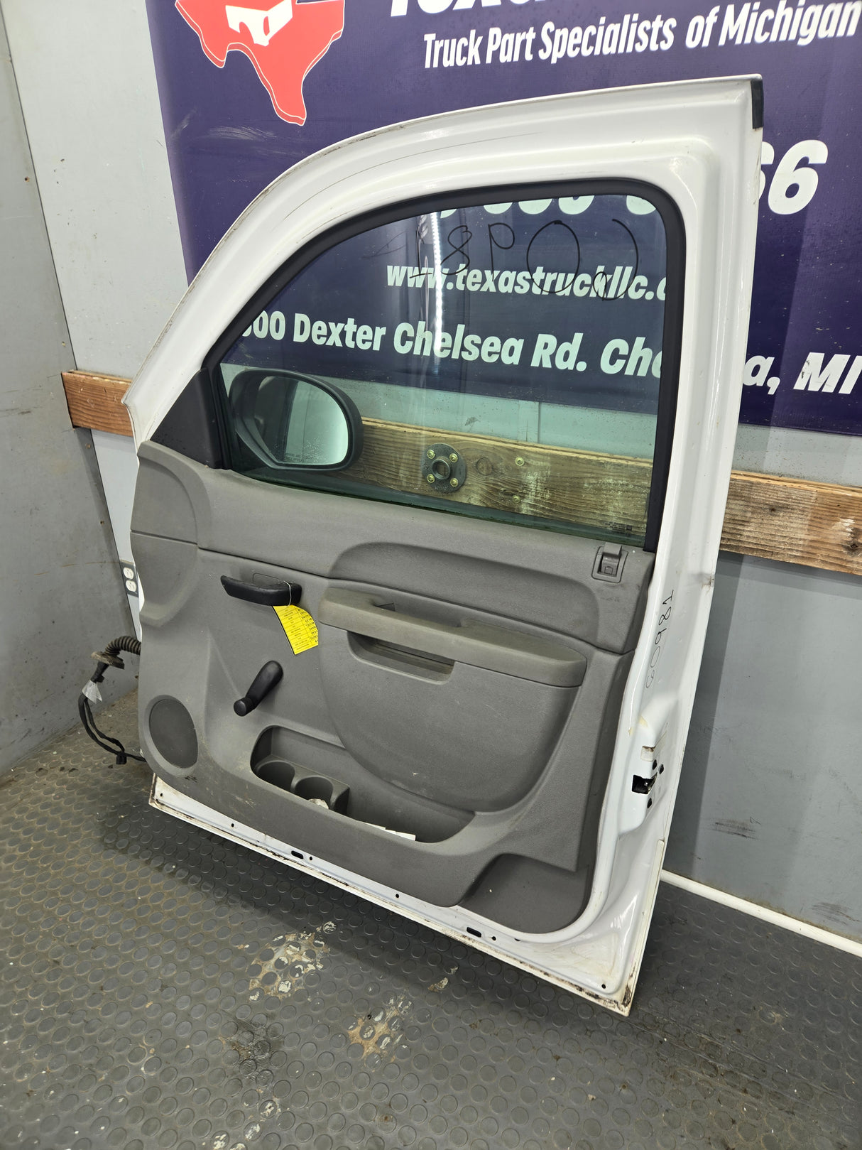 2007-2013 Chevrolet Silverado / GMC Sierra 1500 2500 3500 HD RH Front Passenger Side Door