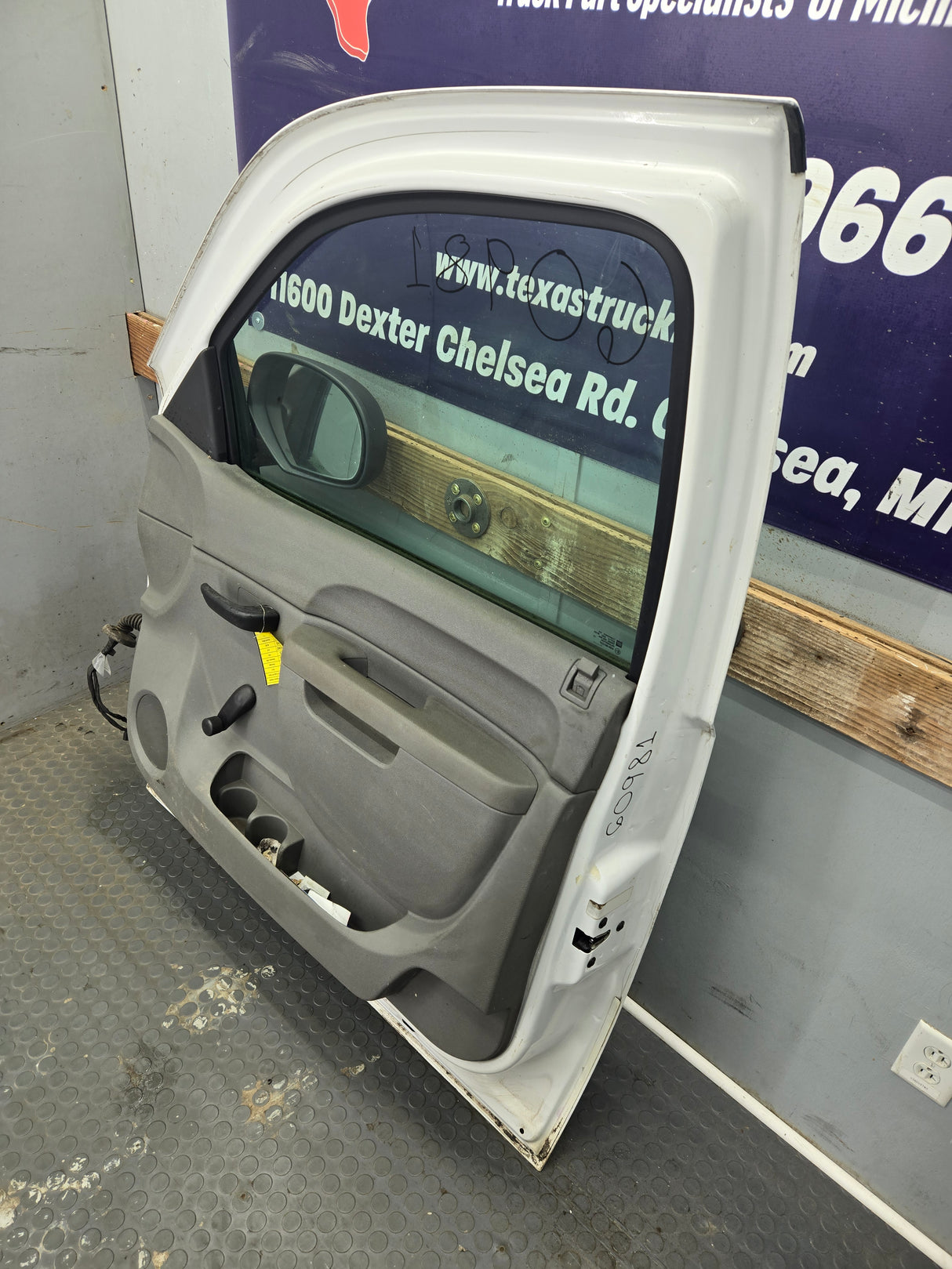 2007-2013 Chevrolet Silverado / GMC Sierra 1500 2500 3500 HD RH Front Passenger Side Door