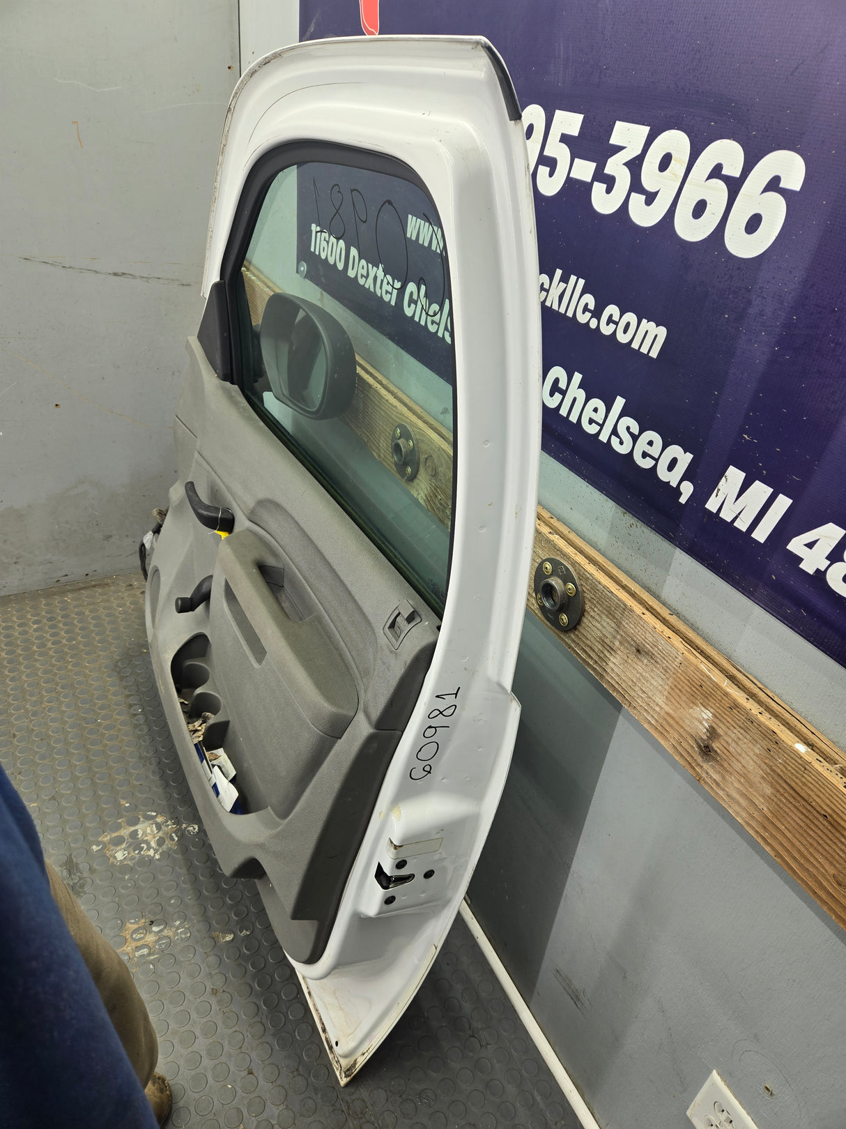 2007-2013 Chevrolet Silverado / GMC Sierra 1500 2500 3500 HD RH Front Passenger Side Door