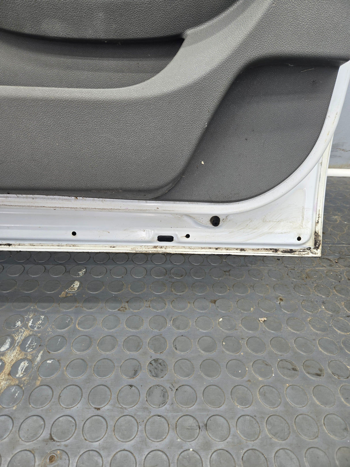 2007-2013 Chevrolet Silverado / GMC Sierra 1500 2500 3500 HD RH Front Passenger Side Door