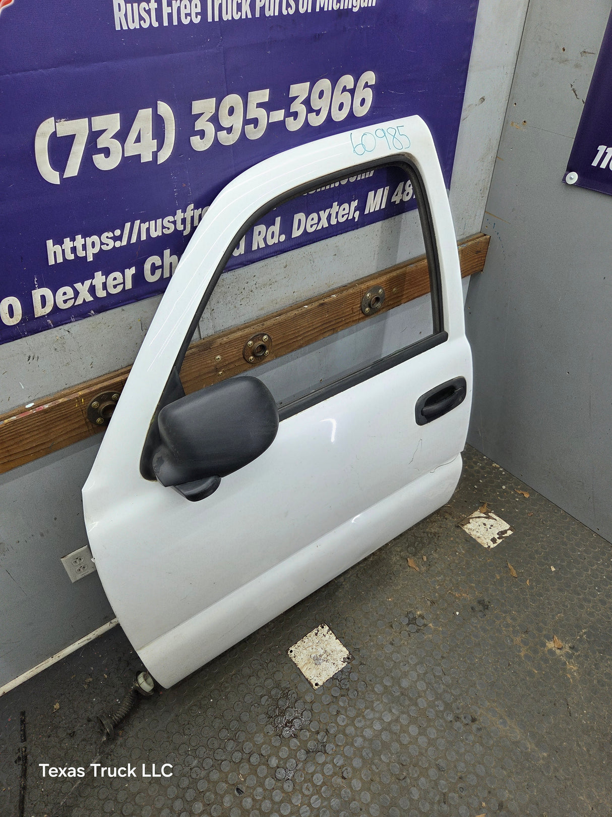 1999-2006 Chevrolet Silverado / GMC Sierra 1500 2500 3500 HD Front Driver Side Door LH