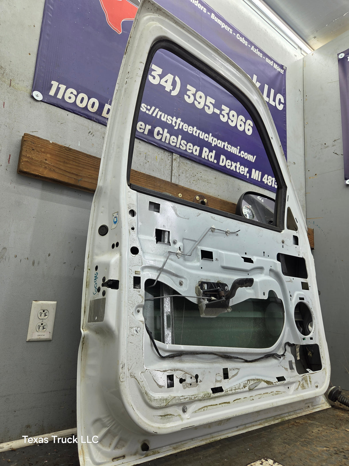 1999-2006 Chevrolet Silverado / GMC Sierra 1500 2500 3500 HD Front Driver Side Door LH