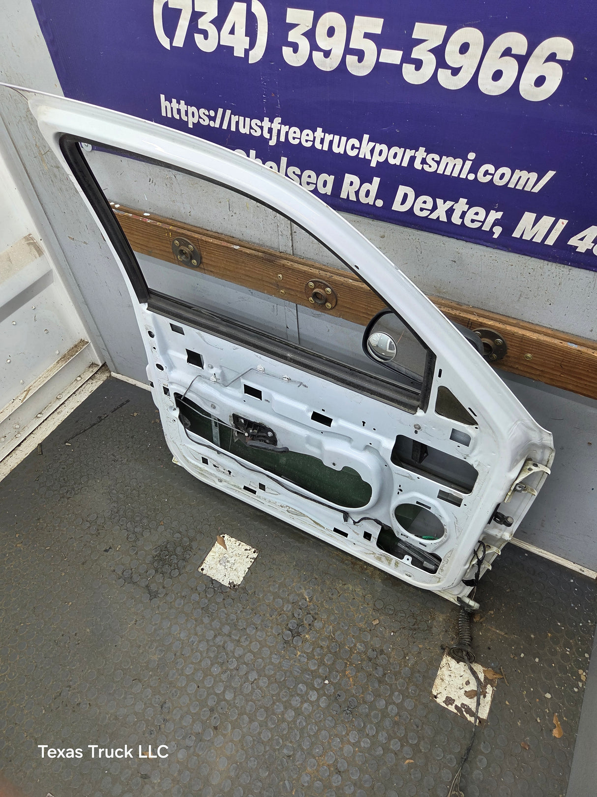 1999-2006 Chevrolet Silverado / GMC Sierra 1500 2500 3500 HD Front Driver Side Door LH