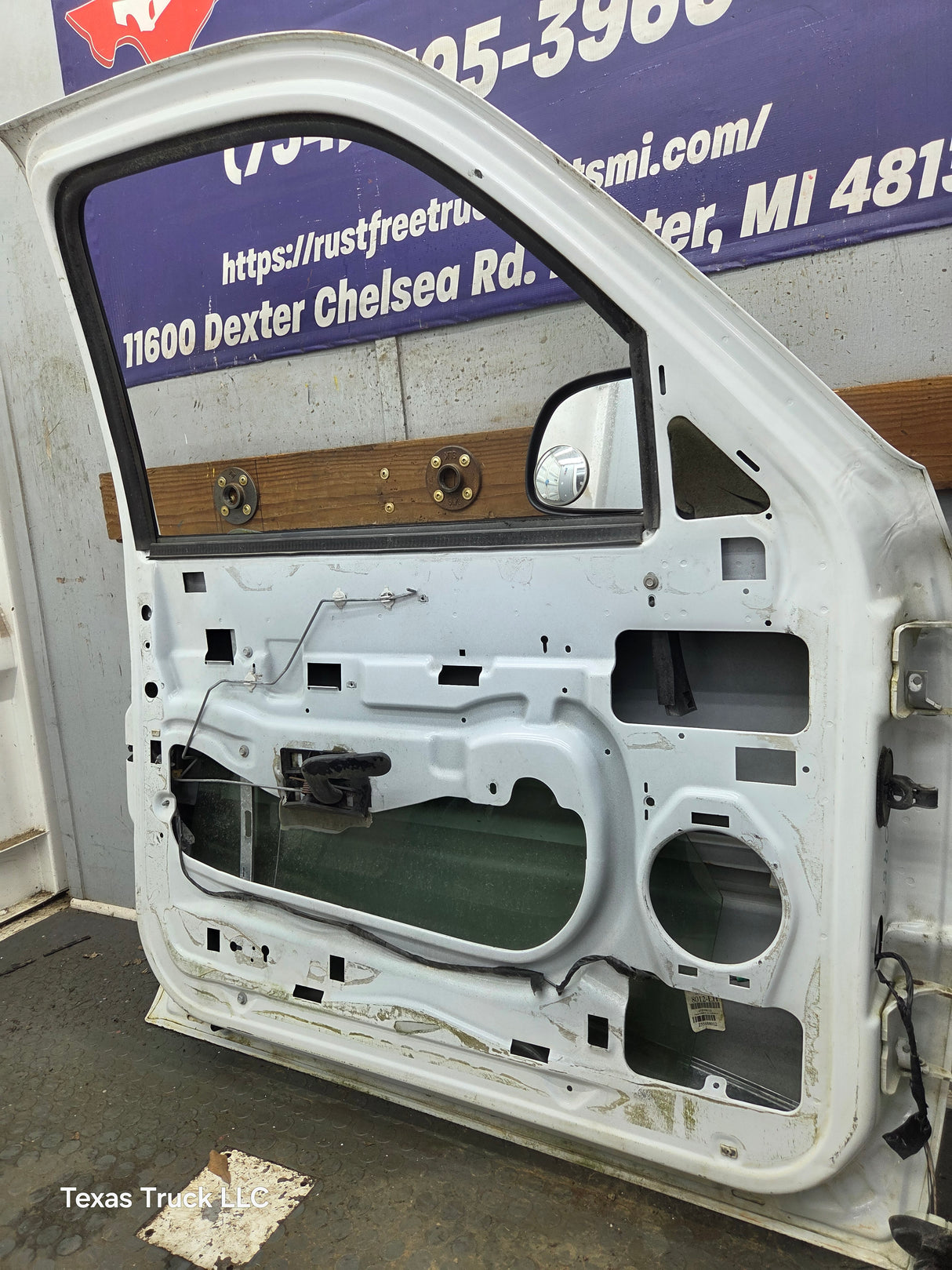 1999-2006 Chevrolet Silverado / GMC Sierra 1500 2500 3500 HD Front Driver Side Door LH